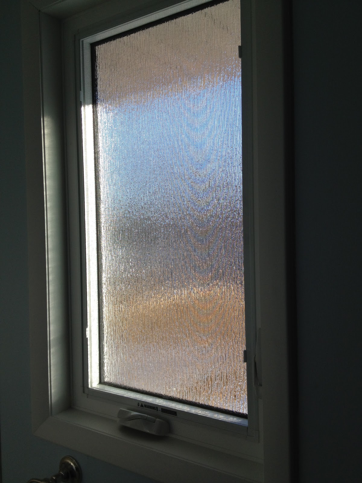 Rain Glass Bathroom Window / Rain obscure glass is a great decorative