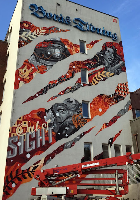 Our friend Tristan Eaton spent the last few days in Sweden where he was invited to participate in the latest edition of the No Limit Boras Street Art Festival.