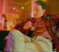 Propaganda do homem que conversa com o seu "Bráulio" - Uso da Camisinha - Ministério da Saúde, Brasil. 1996.