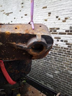 Замена двустворчатых ворот на шлюзе Босбан в Нидерландах