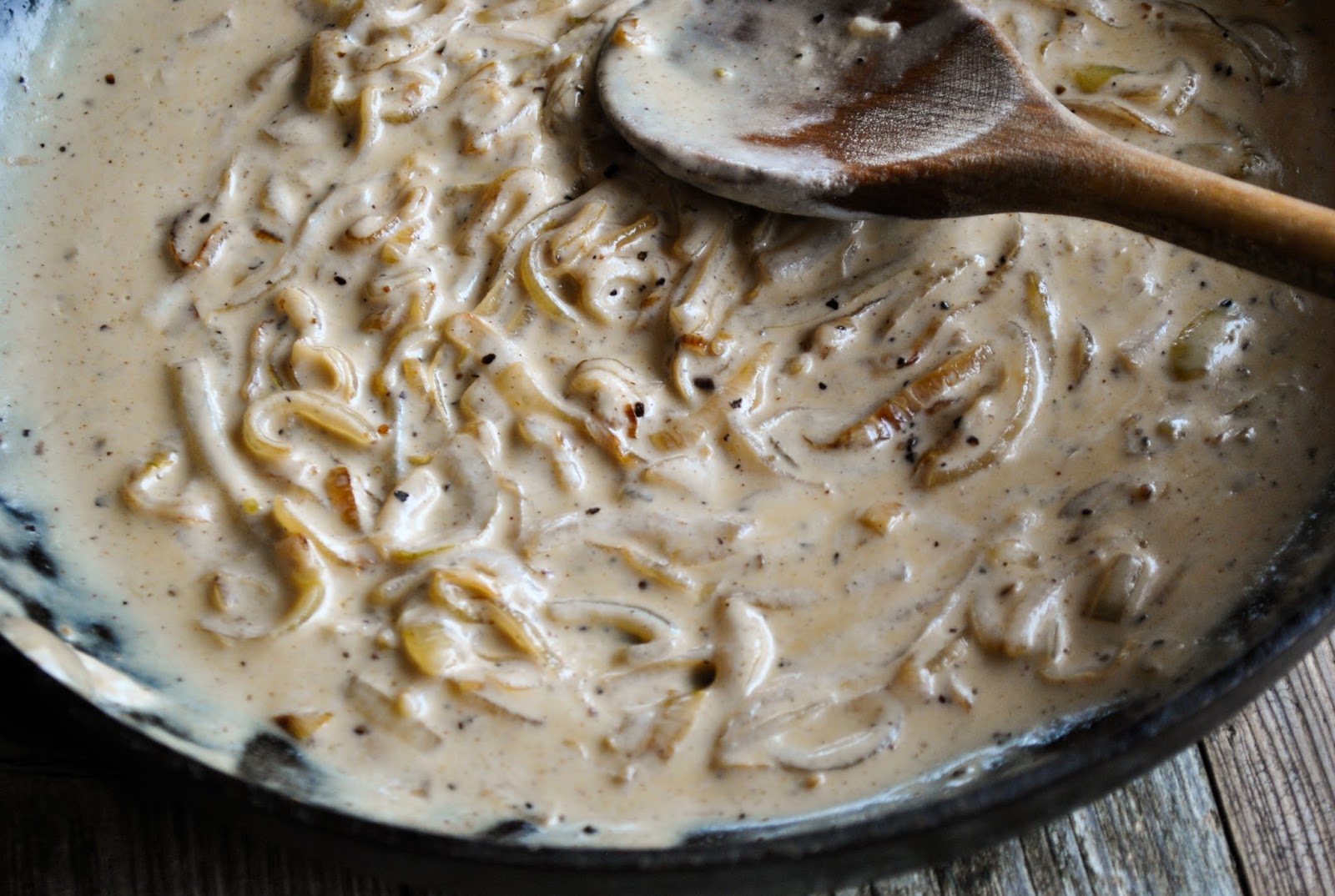 Easy and delicious vegan gravy with onions (gluten free) VeganSandra