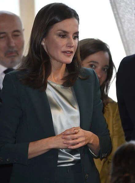 Queen Letizia wore a new suit and a silk blouse by Hugo Boss. Her shoes were by Magrit