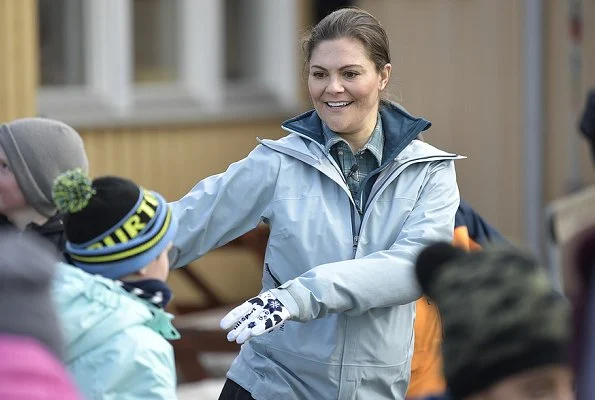 Crown Princess Victoria's day in Härjedalen began with a visit to Vemdalen's school. The Crown Princess met with the students