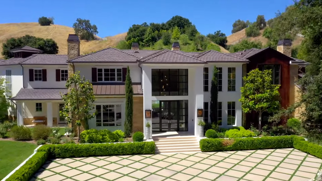 30 Photos vs. STEP INSIDE THE WEEKND CALABASAS HOUSE TOUR $24,995,000 - Luxury Home & Interior Design Tour