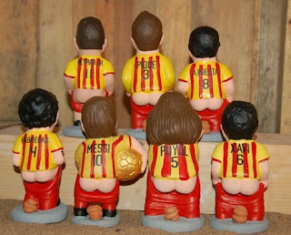Patung punggawa Barcelona sedang BAB gambar Patung punggawa Barcelona sedang BAB