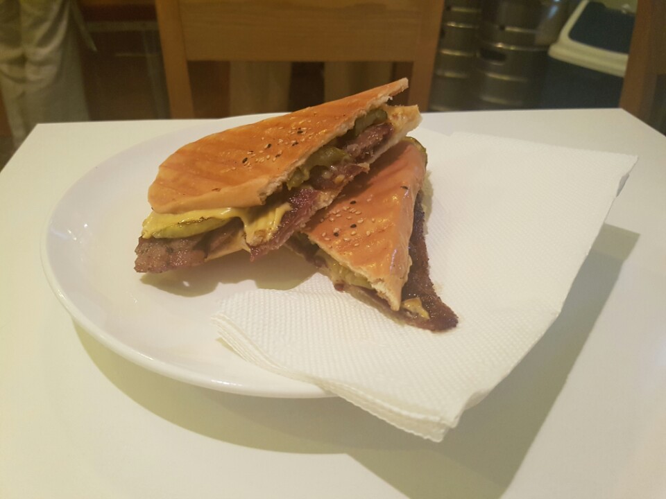 Restaurants in Korea Brooklyn Pig 브루클린피그 Excellent Burger and