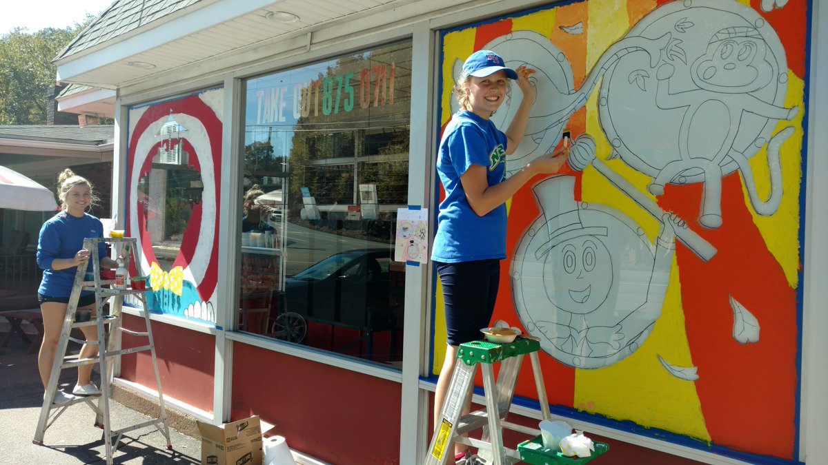 Skook News: Students Participate in Annual Fall Window Painting Contest