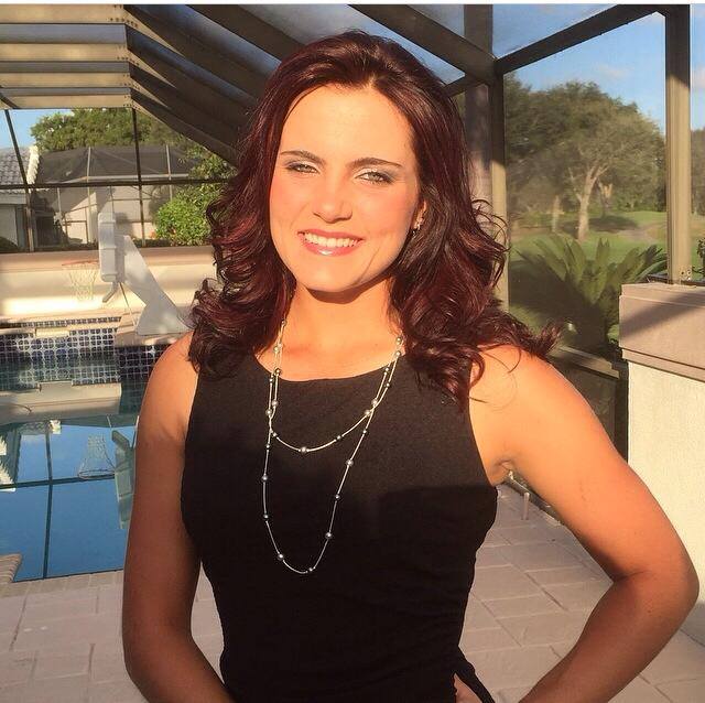 Sexy amateur brunette