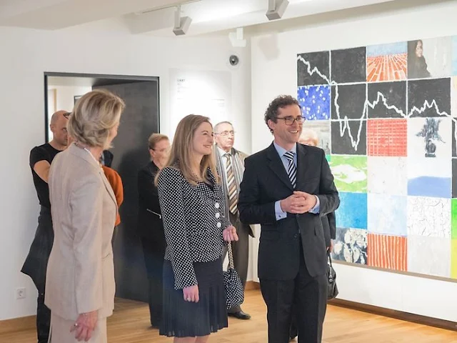  Crown Duchess of Luxembourg Stephanie accompanied by representatives of the Association "Les Amis des Musées d'Art et d'Histoire Luxembourg