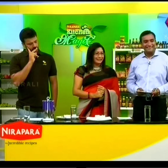 Malayalam celebrity chef Lakshmi Nair hot show in saree photos
