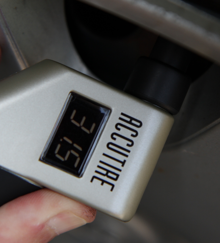 James' Ordinary Guy Reviews: Accutire Model MS-4021B Tire Pressure