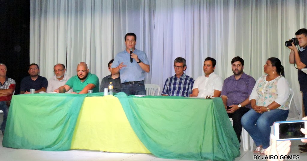 EDSON VIEIRA ENTREGA COLETES E CERTIFICADOS AOS MOTOTAXISTAS EM SANTA