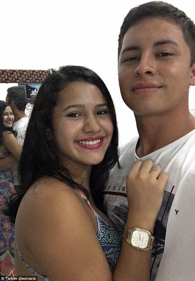 So how do you explain that the tweeted selfie went viral after Fuentes posted it? - Selfie Of A Woman With Two Faces Is Terrifying Twitter Today. So how do you explain that the tweeted selfie went viral after Fuentes posted it? - Selfie Of A Woman With Two Faces Is Terrifying Twitter Today.