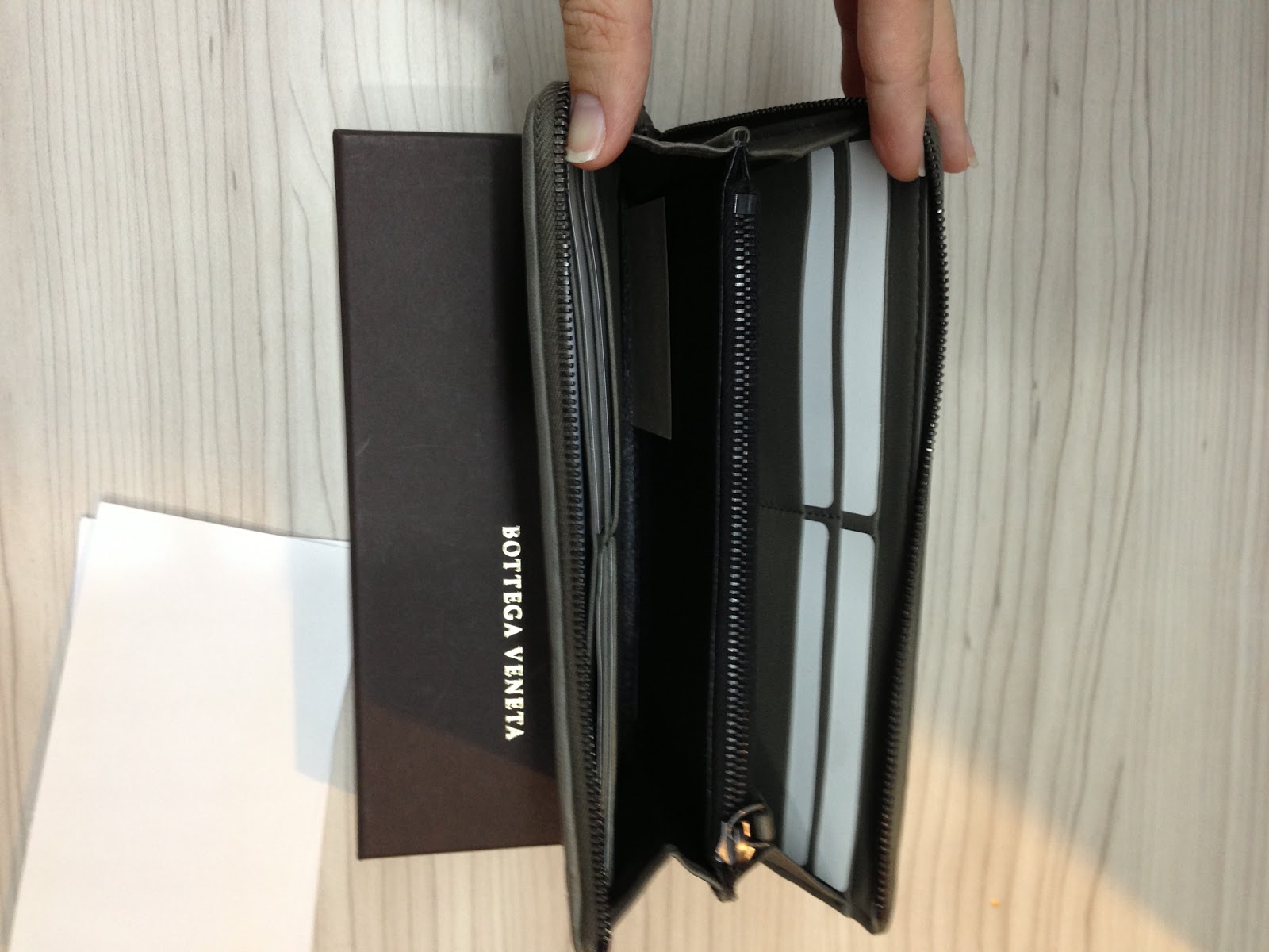 Preloved 100% Authentic Designer Bags for sale: (Sold) Bottega Veneta Ladies Wallet with wrist strap
