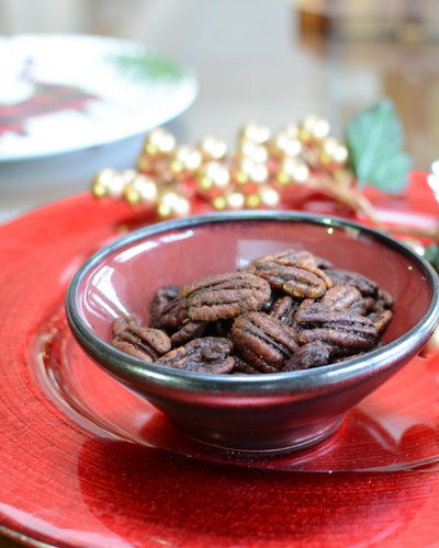 Savory Roasted Pecans, a great last-minute appetizer or hostess gift ♥ KitchenParade.com, just pecan halves roasted with Worcestershire sauce, Tabasco and savory spices.