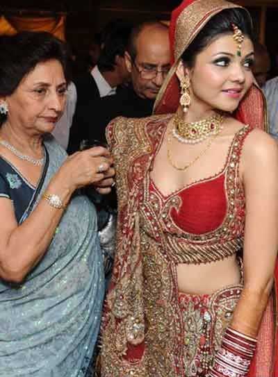 Shahrukh Khan with family at Shweta and Rustam's Wedding