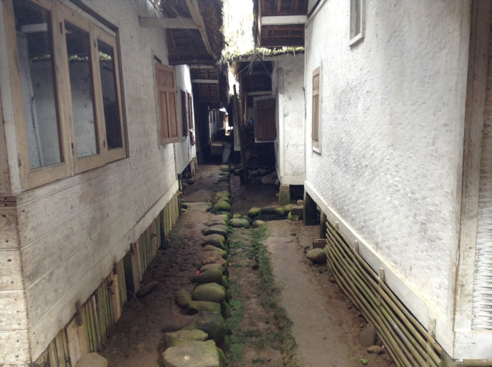 Komunikasi Antarbudaya: Alam Budaya Kampung Naga