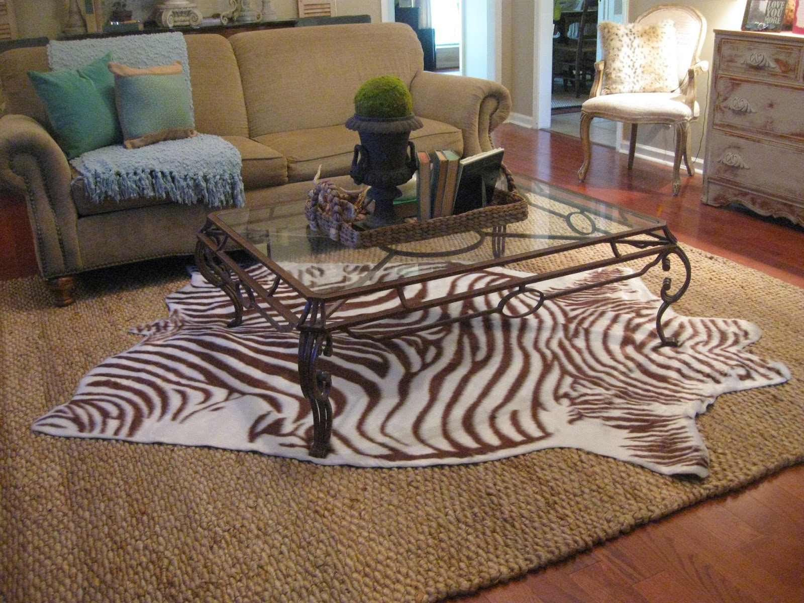 GRACIOUS SOUTHERN LIVING: New Rugs for Den