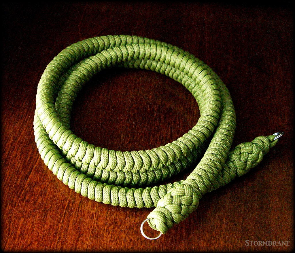 Stormdrane's Blog: A paracord camera strap...