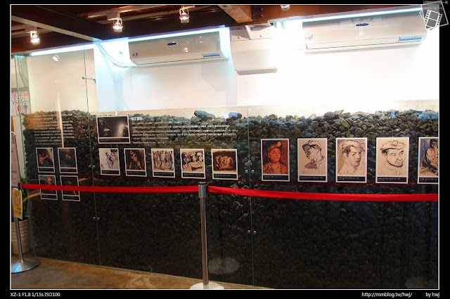 2013-04-12 基隆二日遊(1)侯硐貓村-願景館-下雨天貓都回家睡覺了_我以為是真的煤炭呢！....結果是石頭~!                                     