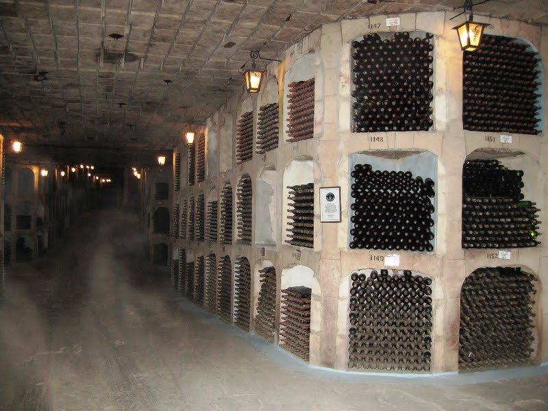 Scenography, Costume Design, History and Art In Moldova la cantina più