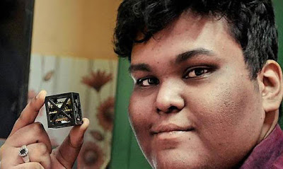 Un adolescent construeix el satèl·lit funcional més petit del món, pesa només 64 grams