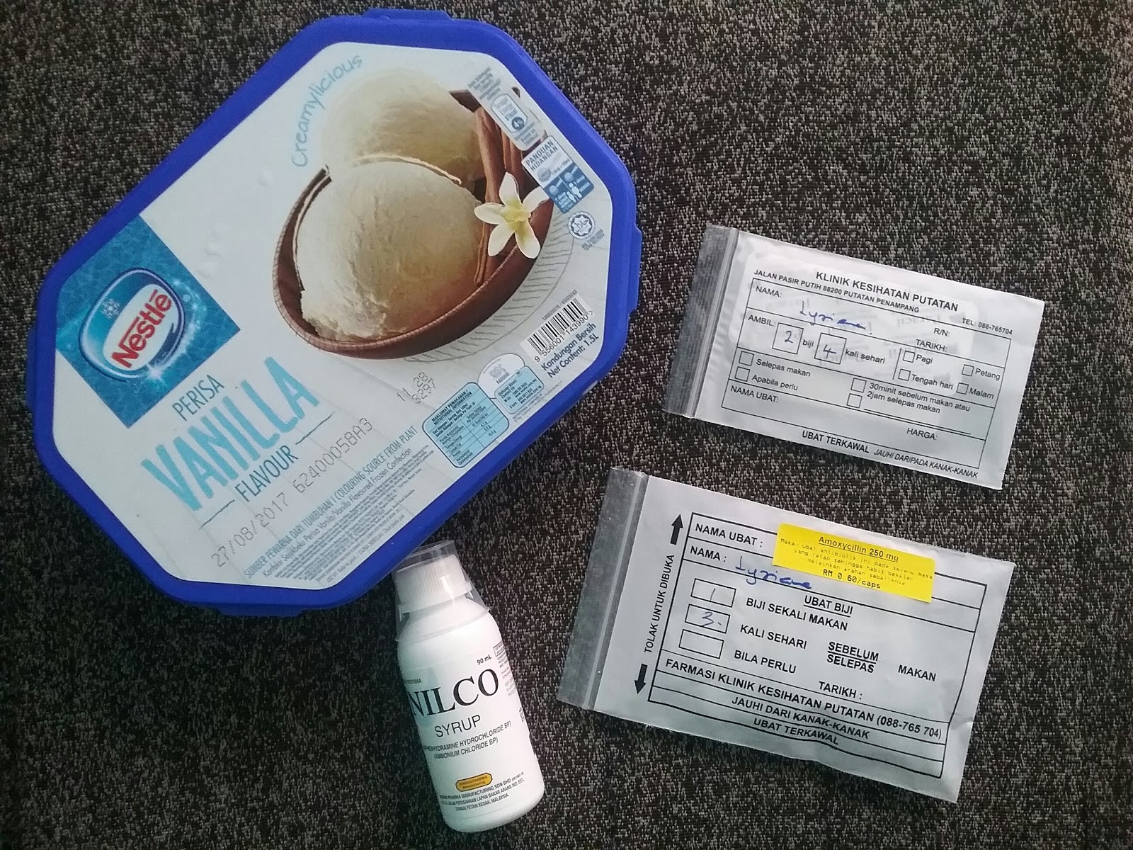 Aiskrim Vanila Ubat Sakit Tekak  Caranya, campurkan 1/4 sudu kecil