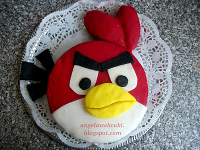 Mérges madarak torta, Angry Birds születésnapi csokoládé torta recept, marcipán bevonattal.