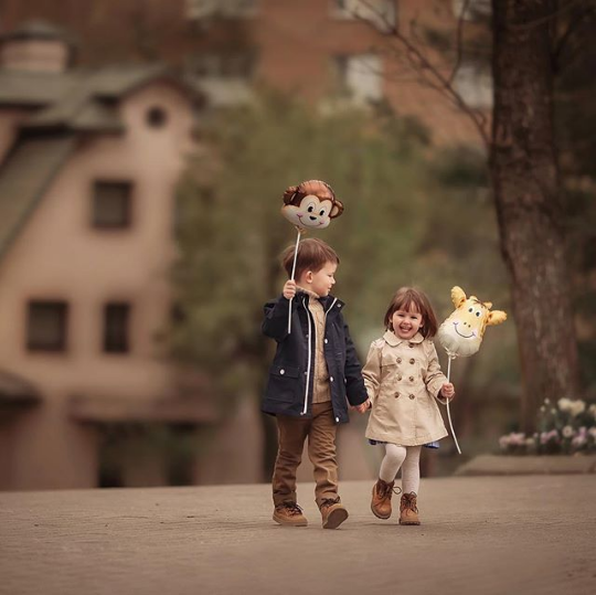 أجمل صور أطفال باللون البني مع حيوانات أليفة رائعة جدا