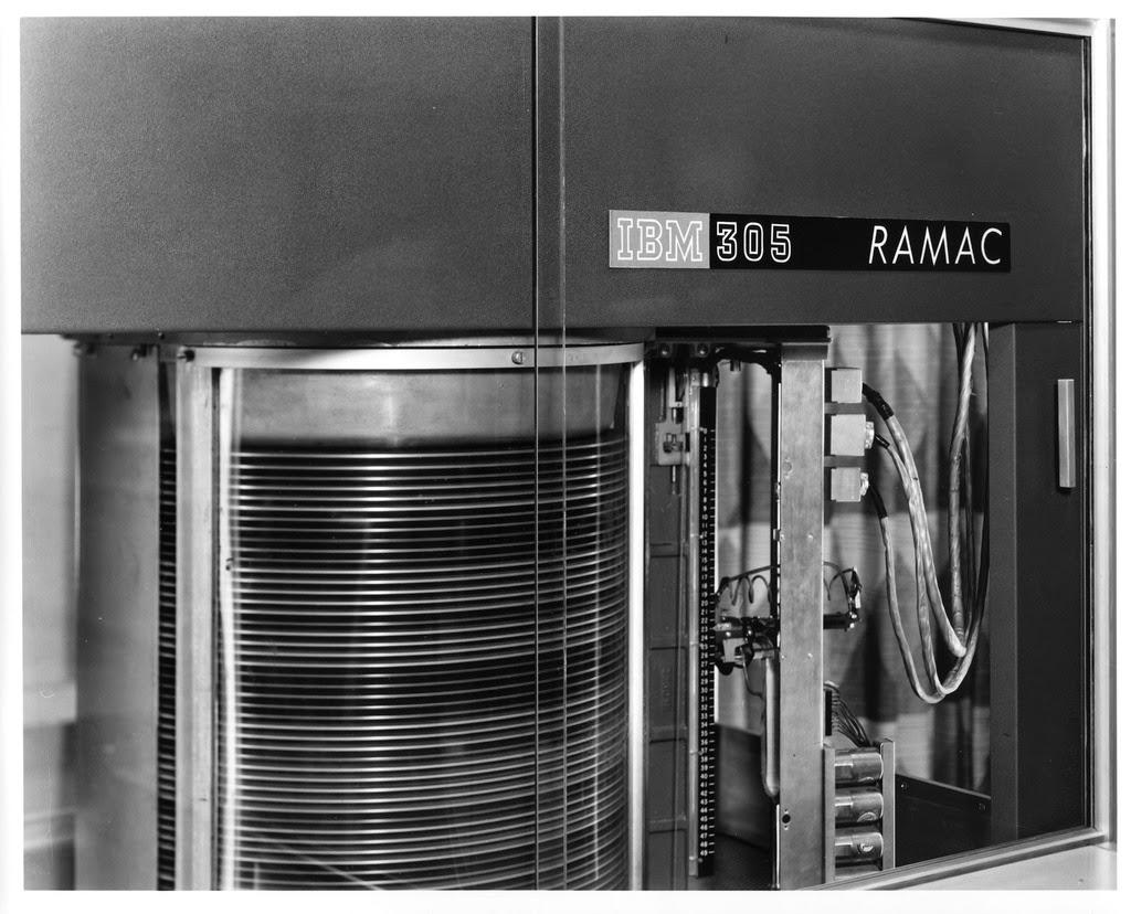 Efemerides de Tecnologia: 04 de septiembre (1956) IBM el primer duro comercial
