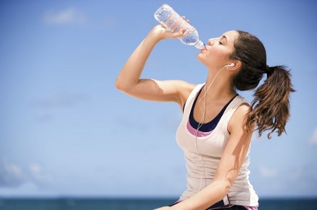 Beber agua para una buena salud