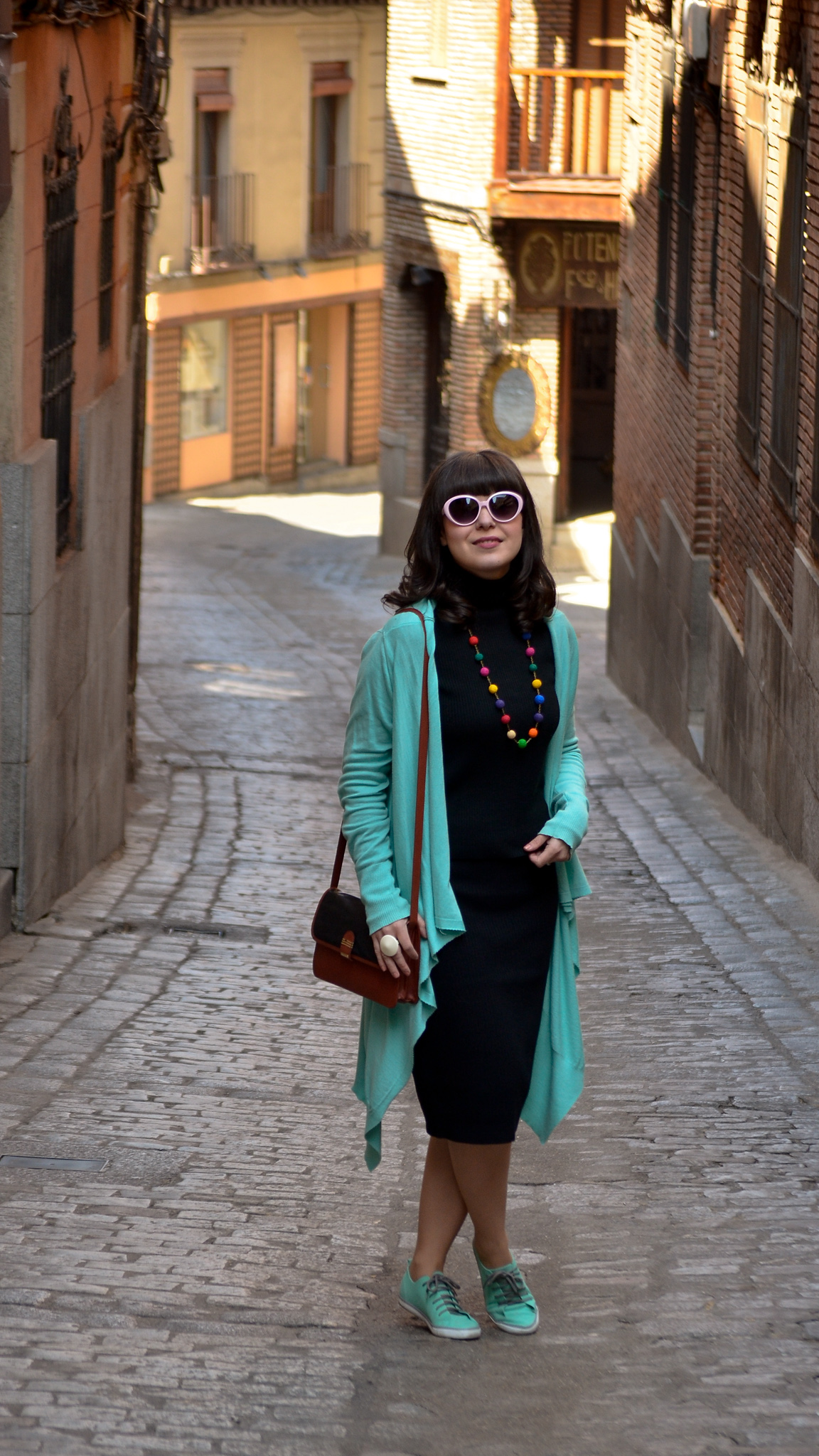 Toledo Spain tourist outfit colourful colours handmade necklace minty sneakers minty oversized cardigan thrifted bag satchel pink sunglasses amazing landscapes sceneries Alcazar view 