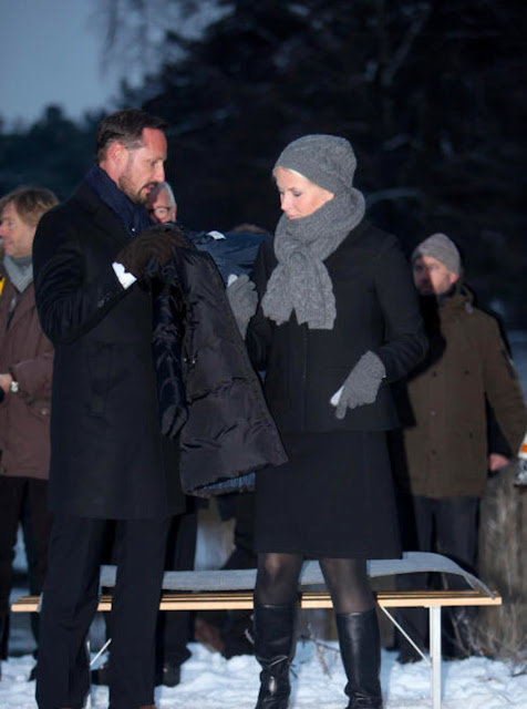 Princess Mette-Marit attends memorial service for victims of the tsunami