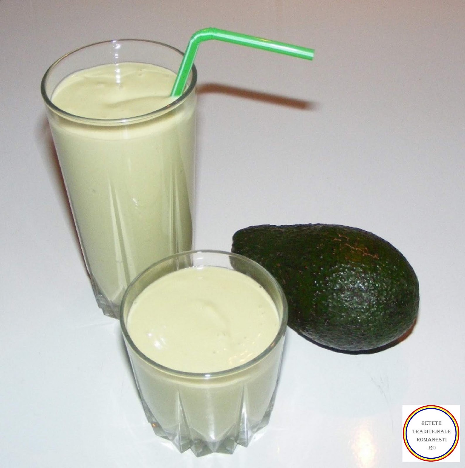 smoothie de slabit cu avocado)