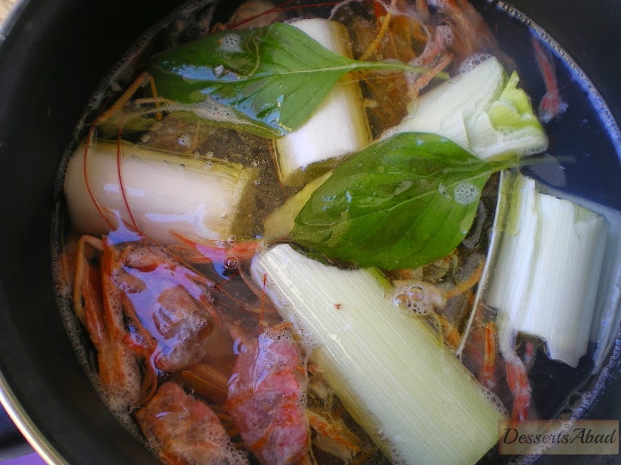 Arroz a la albahaca con gambones (Caldo base