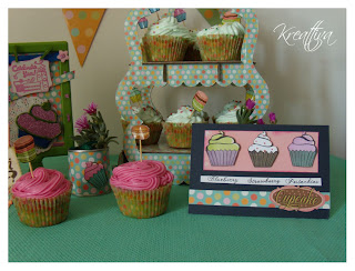 sweet cake realizzato con cupcake colorati