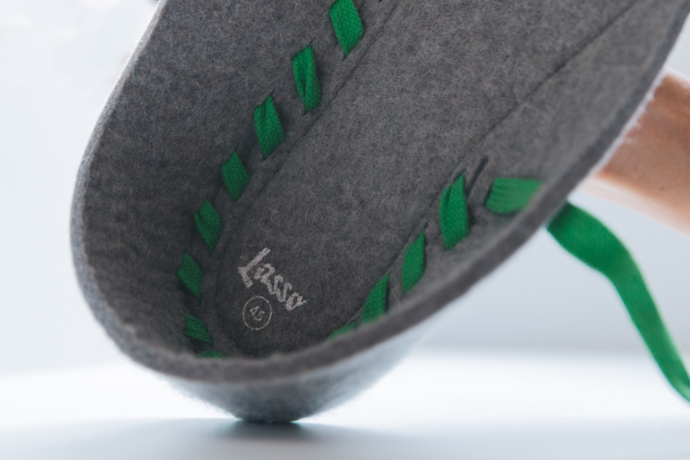 HOW TO MAKE LASSO FLATPACKED SLIPPERS. lifeline