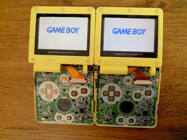 Versiones del Game Boy Advance SP (modelo AGS-101).