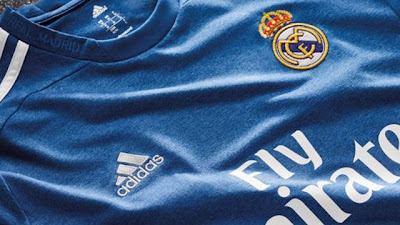 Le nouveau maillot extérieur 2013-14 de Real Madrid