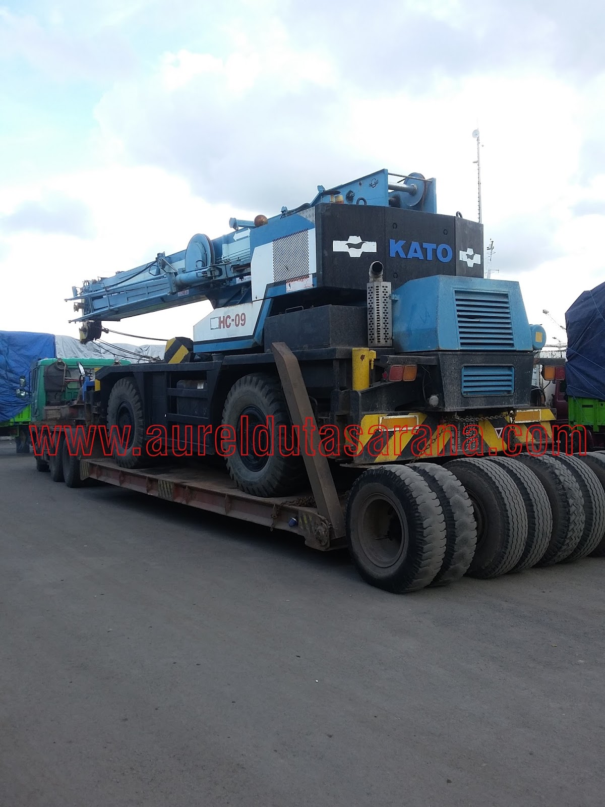 Lowbed Trailer Dolly Trailer Truck Tronton Forklift Crane Jacking