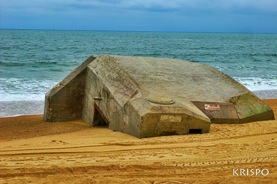 bunker semienterrado a la orilla de la playa de labenne