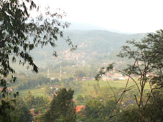 @aa_upayy: Bukit Belakang Rumah Nenek