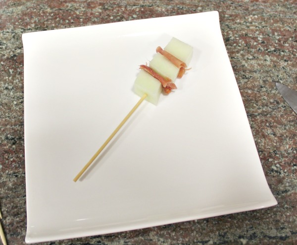 Brochetas de melón con jamón