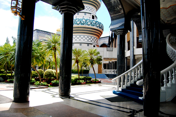 bowdywanders.com Singapore Travel Blog Philippines Photo :: Brunei :: Jame Asar Hassanil Bulkiah - Brunei's Mosque Masterpiece