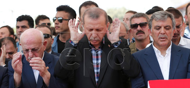 Presiden TURKI, Erdogan Shalat Jenazah untuk Semua Korban Kudeta Presiden TURKI, Erdogan Shalat Jenazah untuk Semua Korban Kudeta