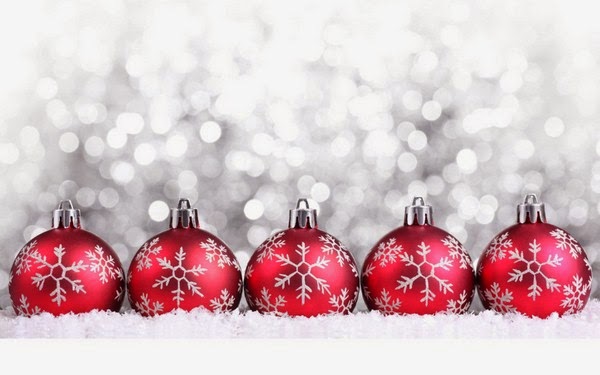 Centerpiece with written Christmas balls