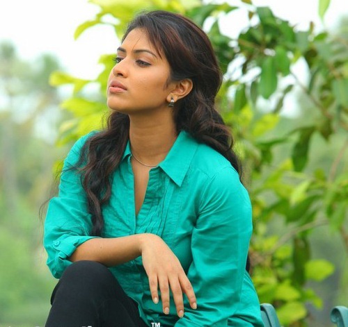 amala paul spicy unseen hot images