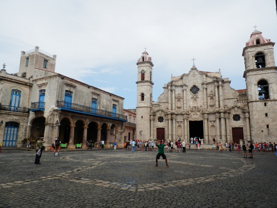 enlacima-en-la-habana-vieja-de-turismo