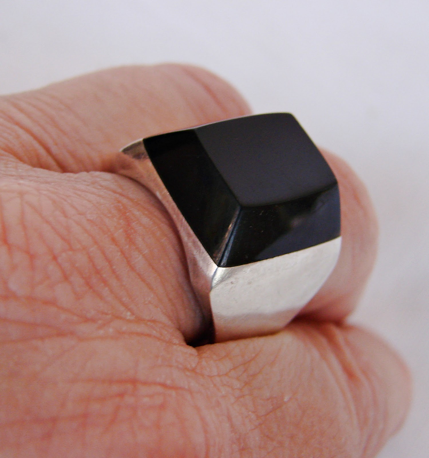 Anello Regolabile in Argento con Pietra del Sole - Della Rovere