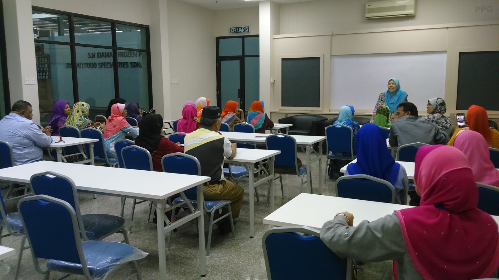 Pejabat Tanah Dan Daerah Klang / Portal di dalam bahasa cina dan india